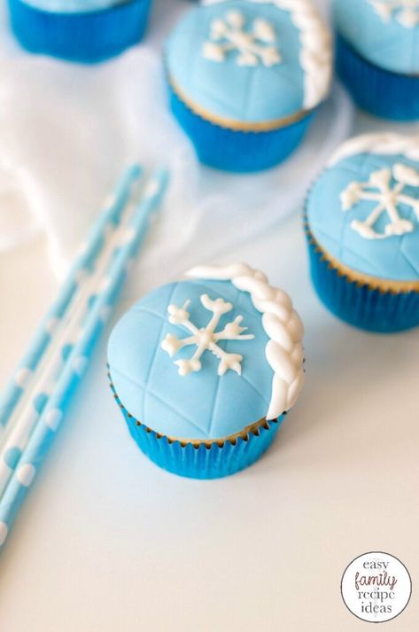 Elsa Cupcakes, Festive Cupcakes, Winter Cupcakes, Cupcakes Easy, Frozen Cupcakes, Cupcake Videos, Frozen Movie, Mini Cupcake, Filled Cupcakes