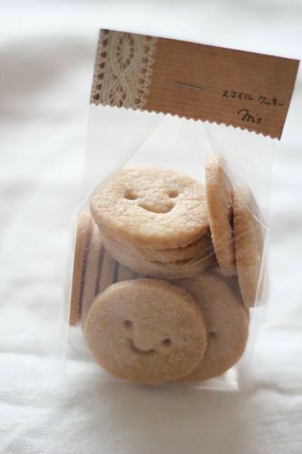 Bag Of Cookies, Smiley Cookies, Boutique Patisserie, Cookie Tags, Baking Packaging, Dessert Packaging, Bakery Packaging, Cake Packaging, Cookie Bags