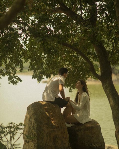 The way they smile at each other has a heartfelt impact, melting the hearts of everyone who sees it (especially meeeeee, look how he’s grabbing her hair!) #couplegoals #couple #aestheticcouple #coupleshoot #hongkongphotographer #romanticcouples How He Looks At Her, Couple Smiling At Each Other, Couple Looking At Each Other, Couple Shoot, No Way, See It, Couple Goals, Her Hair, Nikon