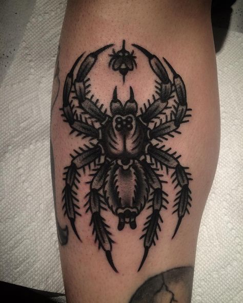 “Did this spider earlier this week on my dude Jon.  I'm here at the Philly Convention taking walk-ups.  Come find me!  Done @crying_heart_tattoo” Spiders Tattoo, Traditional Spider Tattoo, Hand Tatts, Crying Heart, Rip Tattoo, Cuff Tattoo, Traditional Tattoo Inspiration, Come Find Me, Design Tattoos