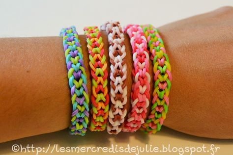 Les Mercredis de Julie : Bracelet élastique tissage brésilien (avec doigts ou mini loom) Loom Bands Tutorial, Rainbow Loom Bracelets Easy, Fishtail Bracelet, Loom Band Bracelets, Rainbow Loom Rubber Bands, Rainbow Loom Patterns, Rainbow Loom Bands, Loom Charms, American Girl Doll Furniture