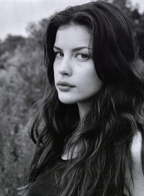 Liv Tyler is my inspiration for Blodeuedd "Lodi", in my series Bad Faeries, book 5. Liv Tyler 90s, Stealing Beauty, 얼굴 드로잉, Maria Callas, Tilda Swinton, Steven Tyler, Liv Tyler, Sarah Michelle Gellar, Aerosmith