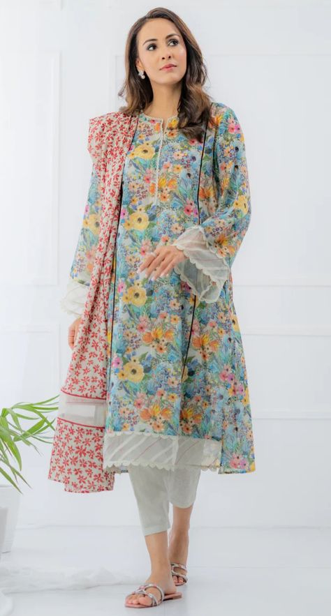 Dress Design Pakistani, Lawn Dress Design, Simple Dress Casual, Lace Dress Design, Latest Dress Design, Beautiful Casual Dresses, Womens Trendy Dresses, Salwar Kamiz, Dress Design Patterns