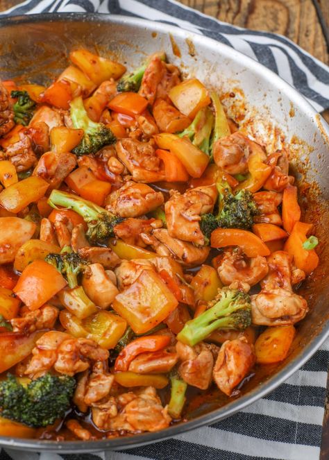 Bbq Chicken Stir Fry, Bbq Stir Fry, Broccoli And Peppers, Sweet Bbq Chicken, Fried Butter, Easy Chicken Stir Fry, Sweet And Spicy Chicken, Chicken Piccata, Favorite Chicken