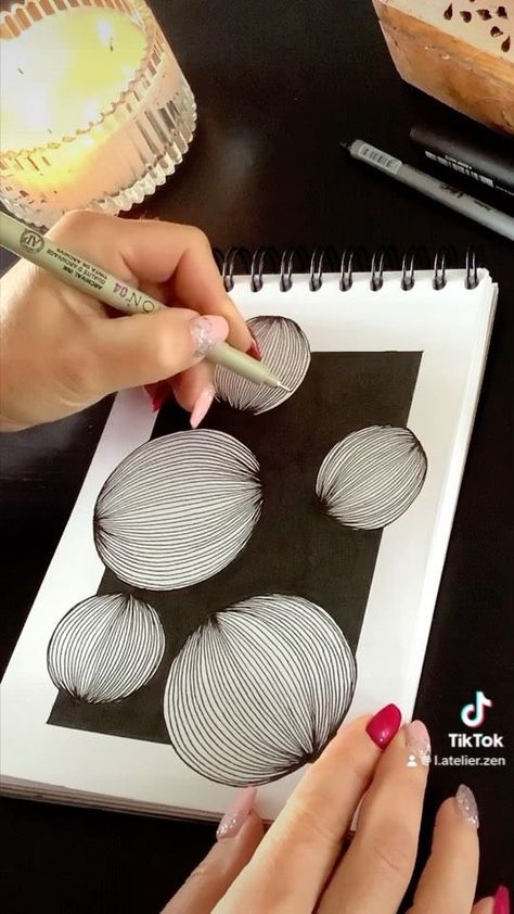 Art thérapie : libère ta créativité. Utilise des motifs simples déjà maîtrisés et surtout profite du moment ! #art #arttherapy #arttherapie #zentangle #calme #zen #dessin #drawing #zenart #mindfullnessmoment #doodle #artprocess | L’atelier zen | L’atelier zen · Original audio | Reels Zen Doodle Art Zentangle Patterns, Zen Doodle Patterns Tangle Art, Modele Zentangle, Doodle Zen, Zen Patterns, Mandala Printable, Zen Doodle Patterns, Zentangle Artwork, Zen Tangle