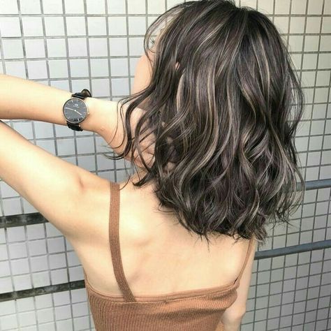 Trendy Brown Hair Color, Hair Colors Brown, Trendy Brown Hair, Short Dyed Hair, Hair Color Asian, Perm Hair, Brown Hair Color Ideas, Short Hair Highlights, Hair Perm