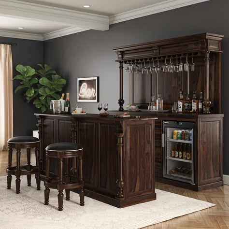 Tips to Organizing Your Home Bar Cabinets One of the things that hardly go out of style when it comes to home decor, is most definitely a home bar area. What is best about it, is that it can bring such a refreshment to your living space with not many adjustments. You can remake your Bars For Home Man Caves, Home Bar Ideas Living Room, Home Bar Cabinet Ideas, Home Whiskey Bar, Bar Cabinet Designs, Bar Unit In Living Room, Corner Bar Furniture, Traditional Home Bar, Rustic Wine Bar