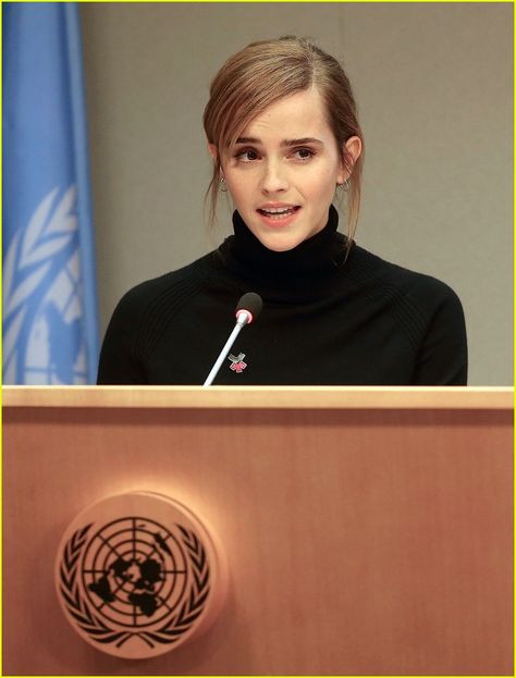 Emma Watson Celebrates HeForShe's Two Year Anniversary Emma Watson Style, Emma Thompson, British Actresses, Badass Women, Moda Vintage, Just Jared, United Nations, Hermione Granger, Emma Watson