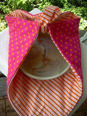 Casserole Carrier Pattern, Casserole Carriers, Carrier Pattern, Pie Carrier, Kitchen Sewing, Casserole Carrier, Rice Bags, Sew Ins, Craft Studio