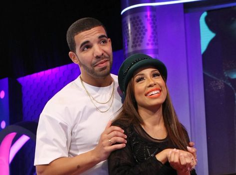 Day one of Drake’s annual OVO Fest was a headliner for more than a single reason. The Canadian… The post ‘He can’t get over Aaliyah’: Drake Introduces His First Girlfriend Keshia Chanté on Stage, Fans Point Out She Looks Like R. Kelly’s Ex-Wife With Whom He’s Obsessed appeared first on Animated Times. Drake Girlfriend, R Kelly, In My Feelings, America Today, Ex Wives, Aaliyah, On Stage, Get Over It, Drake