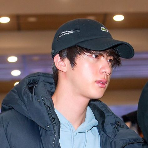 meg⁷🧚🏼‍♀️ on Twitter: "Barefaced Seokjin; a beautiful thread… " Jin Bare Face, Seoul Airport, Barefaced Beauty, Unicorn Keychain, Bts Birthdays, White Unicorn, Bare Face, Incheon Airport, Jin Bts