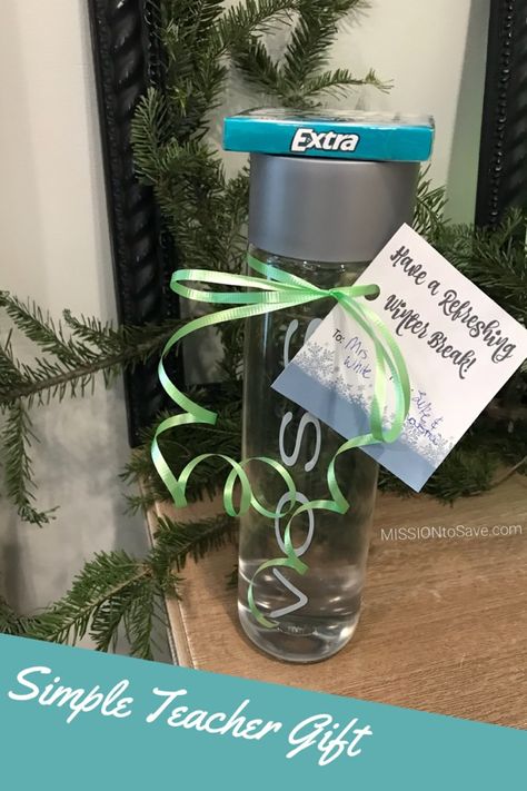 Simple Teacher Gift Using Water Bottle with Printable Tags – Have Refreshing Break via @missiontosave Water Bottle Christmas Gift Ideas, Water Bottle Gift Tag, Grocery Staples, Gift Card Holder Diy, Easy Teacher Gifts, Room Parent, Bottle Gift Tags, Teacher Gift Printables, Inexpensive Gifts