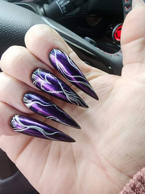 Concert Nails Purple, Purple Lightning Nails, Purple Black And Silver Nails, Purple And Black Nails Acrylic, Purple Gothic Nails, Purple Stiletto Nails Design, Purple And Black Nails Designs, Purple Goth Nails, Lilith Nails