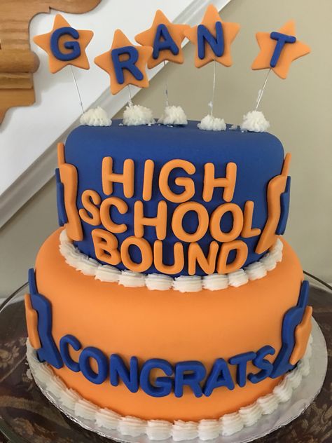 Middle School Graduation Cakes Middle School Graduation Party Ideas, Elementary Graduation Gifts, Graduation Middle School, Middle School Graduation Party, Easy Graduation Gifts, Cakes Graduation, High School Grad Gifts, Elementary School Graduation, Graduation Gifts For Boys