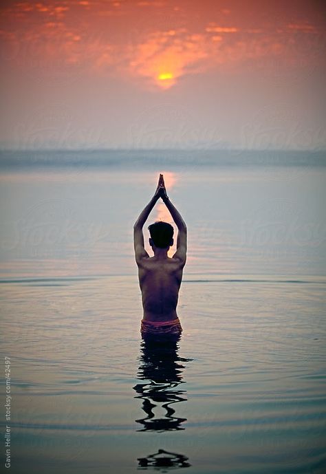 Ganga Nadi Photo, Chhat Puja Image Hd, Ganga River Photography, Chhat Puja Image, Ganga Maa, Chhat Puja, Sunrise River, Ganga River, Man Praying