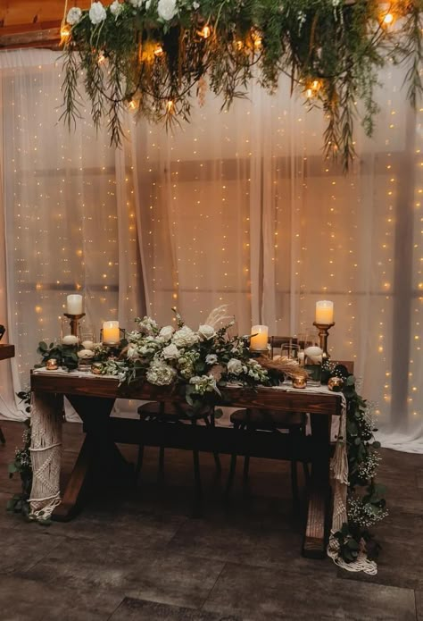 Wood Wedding Aesthetic, Natural Wedding Reception Decor, Simple Earthy Wedding Decor, Fairy Forest Wedding Table Decor, Wood Themed Wedding Decorations, Industrial Sweetheart Table, Simple Elegant Wedding Reception Decor, Earthy Boho Wedding Decor, Enchanted Forest Sweetheart Table