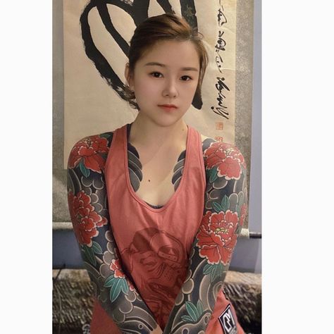 8,195 Likes, 102 Comments - 小蛋 (@xiaodan9702) on Instagram: “True generosity to the future is giving everything to the present😃💪#tattoogirl #tattoogirls…” Blind Tattoo, Yakuza Girl, Simple Butterfly Tattoo, Butterfly Hand Tattoo, Butterfly Tattoos For Women, Jacket Outfit Women, Tattoed Women, Skeleton Hand Tattoo, Irezumi Tattoos