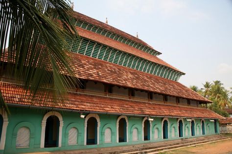 Mishkal Mosque- A mosque that tells the story of the mixing of cultures and religions. #travalour #kerala #kozhikode #mosque Kerala Aesthetic, Desi Aesthetic, Things To Know, Kerala, Cool Places To Visit, The Good Place, Desi, The Story, Places To Visit