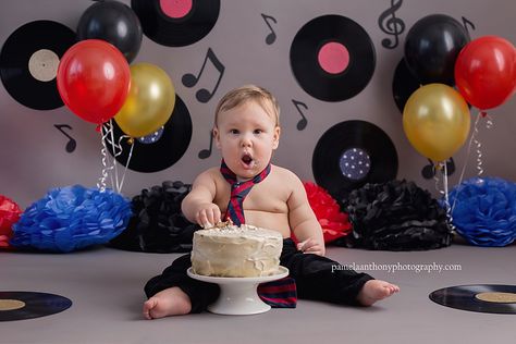 Music Themed Birthday, Barney Birthday, Music Birthday Party, Music Theme Birthday, Old Cake, Music Cakes, Music Cake, Birthday Music, 1st Birthday Photoshoot