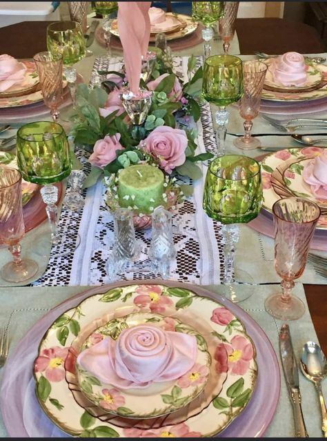 Pink Sweetheart Table, Pink Party Tables, Desert Rose Dishes, Dinner Table Set Up, Tea Party Centerpieces, Brunch Table Setting, Pretty Table Settings, Formal Table Setting, Franciscan Desert Rose