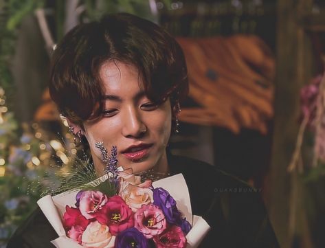 Jungkook Holding Flowers, Jungkook Flower, Holding Flowers, Jeon Jeongguk, Flower Boys, Run Bts, Bts Korea, Jung Kook, Jungkook Cute