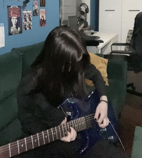 girl with electric guitar #grunge #grungeaesthetic #electricguitar #aesthetic #gothic #alternative Girl With Electric Guitar, Gitar Vintage, Y2k Pfp, Rockstar Aesthetic, Guitar Obsession, Guitar Photos, Guitar Girl, Female Guitarist, Japan Aesthetic