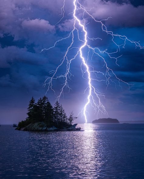 Lightning Images, Lightning Art, Lightning Photos, Lighting Storms, Lightning Photography, Maine Photography, Storm Photography, Image Nature, Thunder And Lightning