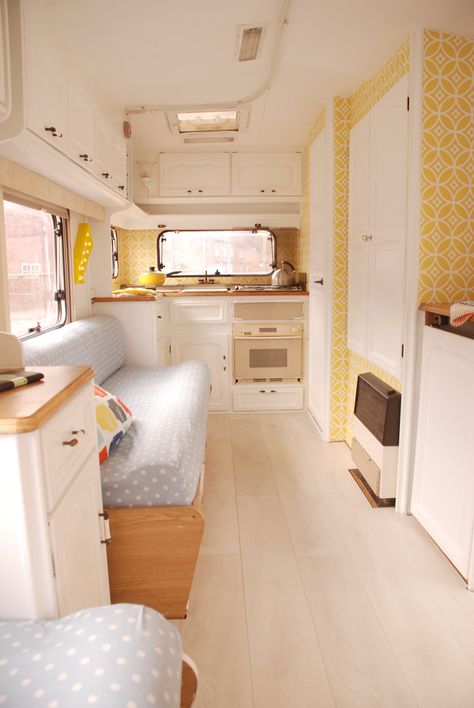 N2S - I like this look for my caravan makeover, the yellow and white is clean, and faded denim blue on the squabs looks casual and fresh. Will add white and pink/purple/yellow granny square quilts and a honey-coloured pine floor.  Overhead cupboards in brown formica can stay. Bus Cafe, Caravan Interior Makeover, Fiberglass Camper, Caravan Vintage, Caravan Interiors, Laying Laminate Flooring, Motorhome Interior, Camper Interior Design, Caravan Makeover