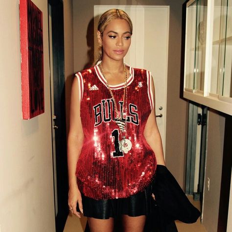 Beyoncé Bull's Jersey!! #bulls #instagram #beyonce King B, Beyonce Instagram, Beyonce Knowles Carter, Beyonce Style, Female Clothes, Beyoncé Giselle Knowles-carter, Beyoncé Giselle Knowles, Woman Personality, Derrick Rose