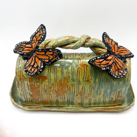 Lidded Jars Pottery, Cottagecore Butterfly, Ceramic Butter Dish, Food Microwave, Dish Holder, Ceramic Texture, Glaze Paint, Sweet Art, Art Attack