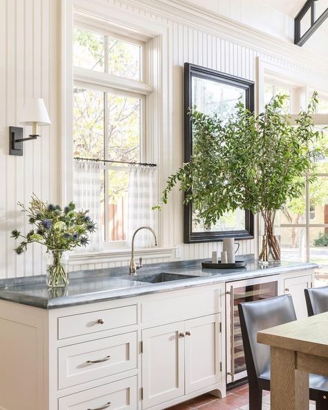 Stunning kitchen design by Victoria Hagan (@victoriahaganinteriors) • Instagram Victoria Hagan, Best Kitchen Design, Kitchen Glass, Gorgeous Kitchens, Cafe Curtains, Counter Tops, Style At Home, Kitchen Designs, Kitchen Layout