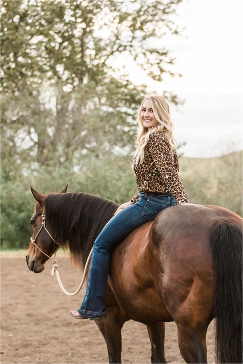 Barrel Racer Senior Pictures, Barrel Racer Photoshoot, Professional Horse Photography, Photo With Horse Ideas, Horse Pictures With People, Senior Horse Photography, Horse Photoshoot Ideas, Equine Photography Poses, Elizabeth Hay