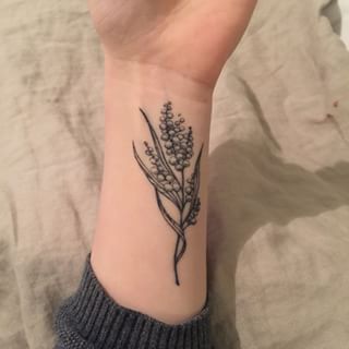 This delicate wattle stem. | 17 Tattoos For Anyone Obsessed With Australian Flora And Fauna Botanisches Tattoo, Cream Tattoo, Australian Tattoo, Fern Tattoo, Native Tattoos, Feather Tattoo Design, Plant Tattoo, Disney Tattoo, Small Wrist Tattoos