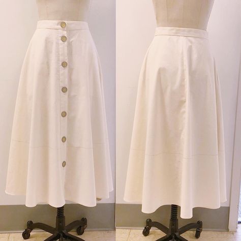 𝕁𝕒𝕔𝕢𝕦𝕖𝕝𝕚𝕟𝕖 ℙ𝕠𝕝𝕚𝕜𝕠𝕗𝕗 | #muslin of Early Fall #mccalls #m7981 skirt #sewingpattern. This button front skirt pack has 2 variations onegathered and the other flared.… | Instagram Button Front Skirt, Big Pockets, The Big Four, Gathered Skirt, Early Fall, Side Panels, Sewing Inspiration, Be Perfect, High Waisted Skirt