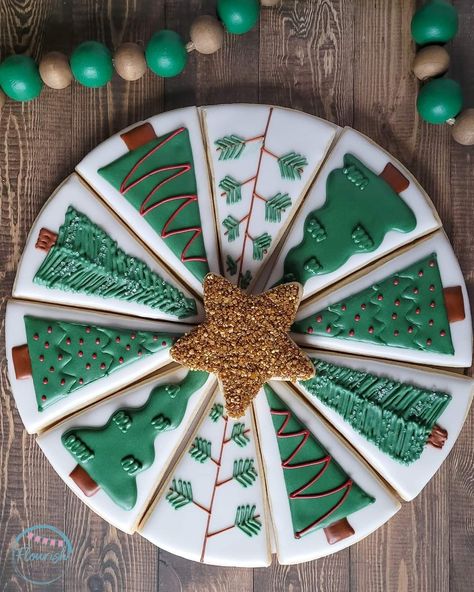 Christmas Tree Cookie Platter, Christmas Cookie Platters Decorated, Decorated Cookie Platters, Christmas Cookie Platter Decorated, Christmas Wreath Sugar Cookies, Platter Cookies Decorated, Christmas Cookie Platter Ideas, Cookie Platter Ideas, Christmas Cookie Platters