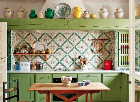 beautiful spanish style kitchens Bohemian Kitchen, Eclectic Kitchen, Green Kitchen, Kitchen Colors, Design Case, Kitchen Styling, 인테리어 디자인, Dream Kitchen, A Kitchen