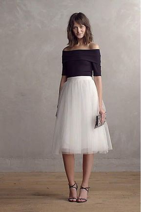 A Tulle skirt is a beautiful statement piece that every woman should have in her wardrobe. It can be styled and worn in many different ways, check it out! Teen Diy, Tulle Skirts Outfit, Rok Outfit, White Tulle Skirt, Tule Rok, Skirt Tulle, Tulle Midi Skirt, Trendy Skirts, White Tulle