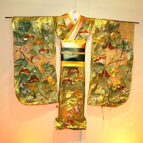 Kimono Dress Traditional, Kimono Display, Japanese Shopping, Japanese Kimono Dress, Shower Curtain Art, Memoirs Of A Geisha, Traditional Japanese Kimono, Garden Of Earthly Delights, Kimono Design