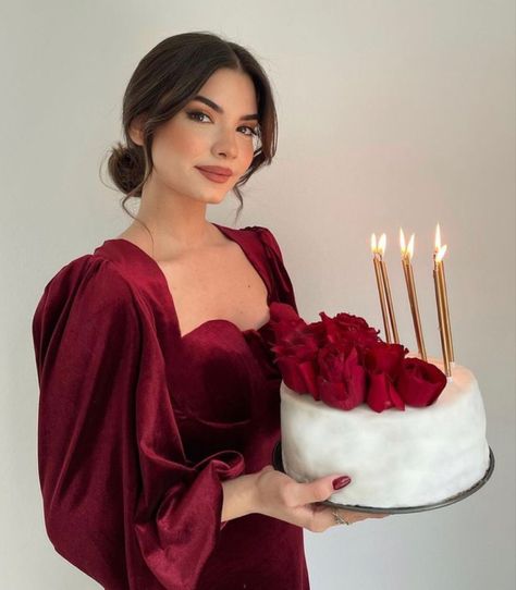 Birthday Zhest, Happy Birthday 18th, 33rd Birthday, Birthday Goals, Cute Birthday Pictures, Birthday Ideas For Her, Elegant Birthday, Lifestyle Trends, Birthday Pictures