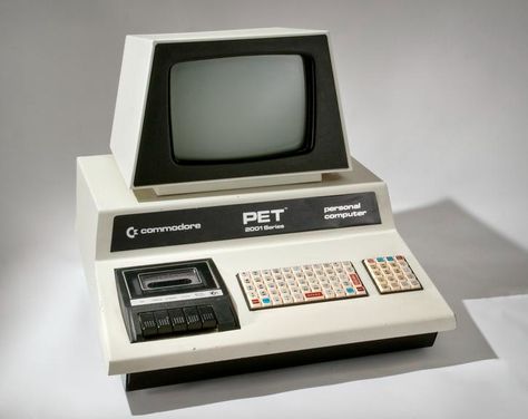 Commodore Pet 2001 Series personal computer | Science Museum Group Collection Commodore Computers, Alter Computer, Computer History Museum, Old Computer, Computer History, 8 Bits, Old Computers, Science Museum, Personal Computer