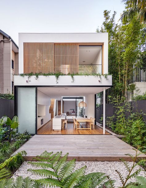 Cloud House, Akin Atelier. Photo – Murray Fredericks. Minimalist Houses Architecture, Minimalist Home Architecture, Japanese Modern Minimalist House, Minimal House Design Modern Architecture, Modern Cement House, U House Design, Back House Ideas, Architecture Small House, Best Architecture House