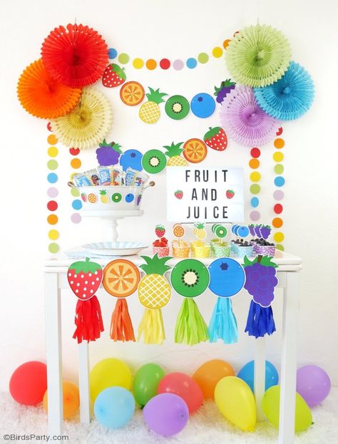 DIY Fruit & Juice Drinks Station - learn to style a fun, interactive, easy and super tasty drinks and fruit bar for your kids birthday or play dates! by BirdsParty.com @birdsparty #drinkststaion #juicebar #kidsjuicebar #fruitbar #fruitstation #partyideas #rainbowparty #rainbowbirthday Juice Decoration Ideas, Fruits Party Ideas, Summer Theme Birthday Party Ideas, Fruit Birthday Party Theme Decorations, Fruit Themed Decor, Fiesta Decorations Ideas, Kid Birthday Decorations, Fruit Decorations For Party, Fruit Party Ideas