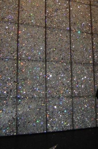 Rhinestone wall... maybe as the backsplash on the girl's play kitchen? I'm picturing it and I'm liking it Versace Mermaid, Glitter Tile, Glitter Tiles, Girly Wallpaper, Glitter Wall, Bad Inspiration, Makeup Room, Bratz Doll, Küchen Design