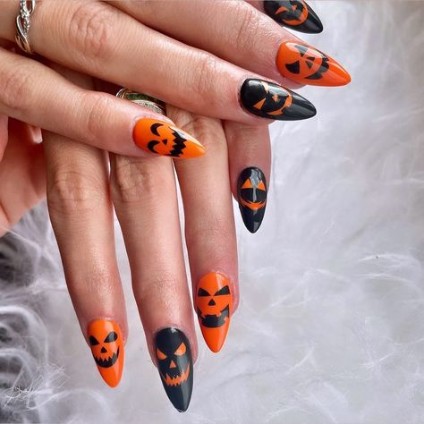 Halloween Nail Art Easy, Monster Nails, Moon Manicure, Cat Nail Art, Halloween Manicure, Witchy Nails, Pumpkin Nails, Goth Nails, Cat Nails