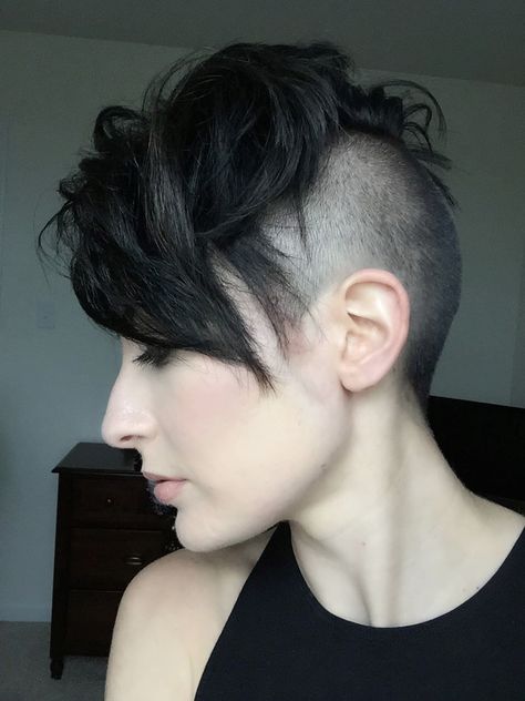 Opinions of this cut? Shaved Hair Undercut, Shorts Hair, Curly Hair Fade, Shaved Side Hairstyles, Shaved Hair Designs, Shaved Undercut, Hair Undercut, Side Hairstyles, Short Hair Undercut