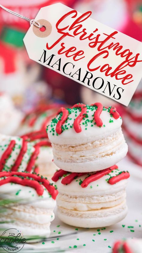 Christmas Tree Cake Macarons, Christmas Macarons Flavors, Macroons Recipe, Sabbat Recipes, Mom Desserts, Christmas Macaron, Macaroons Christmas, Christmas Flavors, Easy Macaroons Recipe