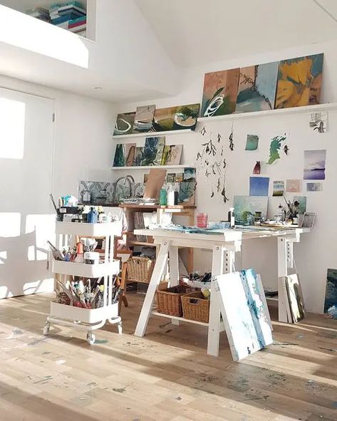 an IKEA cart is a perfect addition to any art studio Modern Art Room Ideas, Desks For Artists, Bedroom For Artist, Home Painting Studio Art Rooms, Small Painting Studio Workspaces, Artist Space Small, Studio Painting Room, Dream Art Studio Aesthetic, Art Studio Workspaces