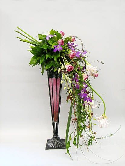 Fresh Flower Arrangement, Arreglos Ikebana, Cascade Design, Modern Floral Arrangements, Large Flower Arrangements, Corporate Flowers, Flower Arrangement Designs, Flowers And Greenery, Floral Art Design