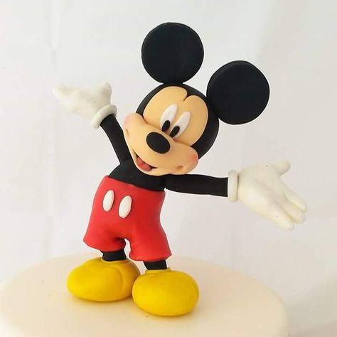 Mickey Mouse Cake Design, Mickey Mouse Fondant, Mickey Mouse Wall Art, Mickey Mouse Cake Topper, Miki Mouse, Cake Design Tutorial, Mickey And Minnie Cake, Minnie Mouse Cake Topper, Disney Cupcakes