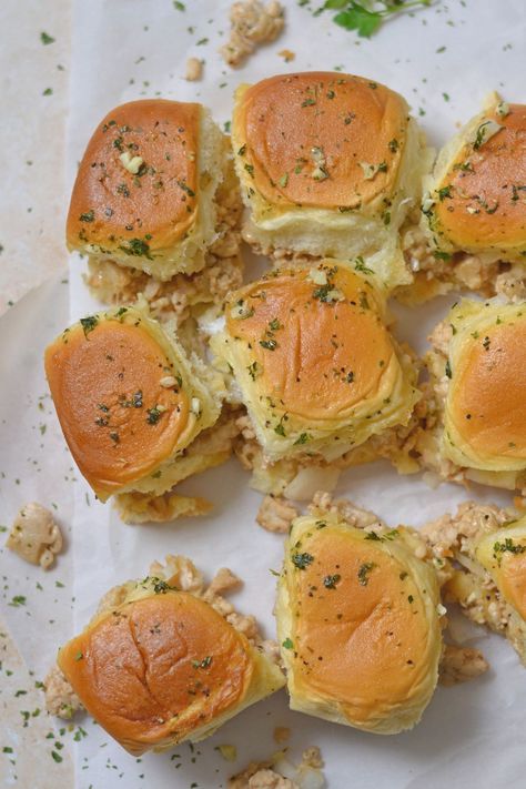 Baked Ground Turkey Sliders with Hawaiian Rolls - Joy to the Food Ground Turkey Sliders, Hawiian Rolls, Sliders With Hawaiian Rolls, Sliders Recipes Turkey, Recipes Using Ground Turkey, Turkey Burger Sliders, Turkey Appetizers, Sliders Recipes Hawaiian Rolls, Hawaiian Roll Sliders